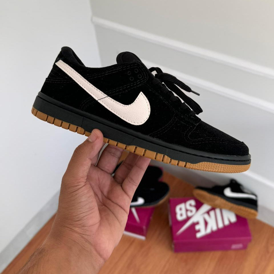Tênis Dunk Preto Camurça - Premium
